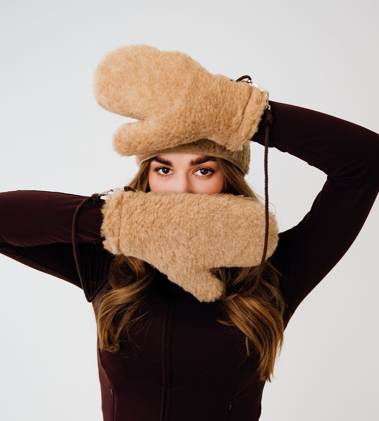 WoolVibes Camel Gloves