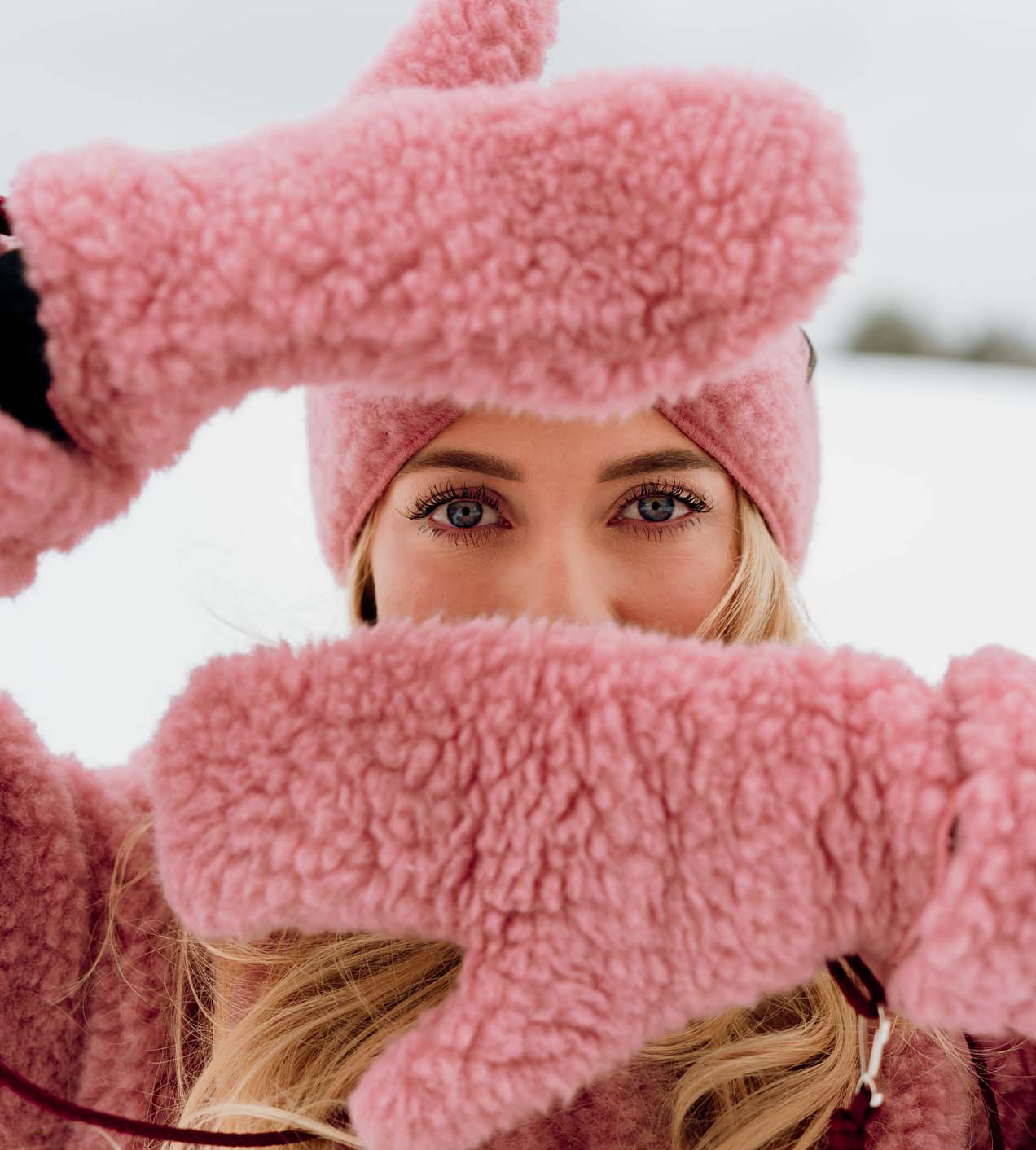 Wooly Powder Pink Gloves